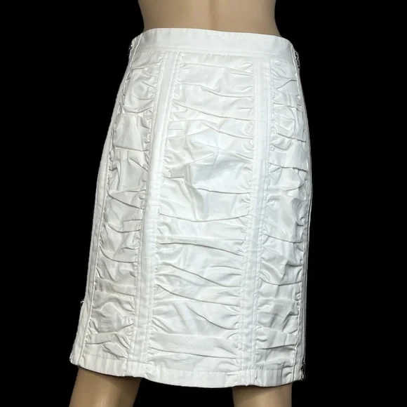 Nanette Lepore White scrunch pencil skirt w/zippers down side. - Picture 4 of 9